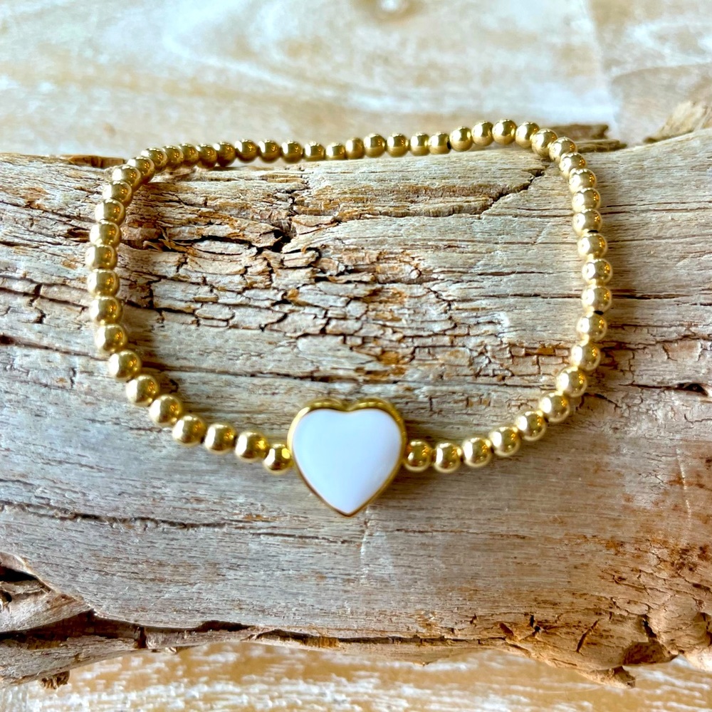 Heart💘
Handmade 14k gold filled stretch enamel heart bracelet